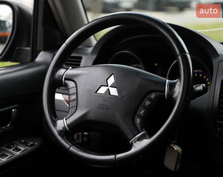 Чорний Міцубісі Паджеро, об'ємом двигуна 3 л та пробігом 197 тис. км за 12500 $, фото 13 на Automoto.ua