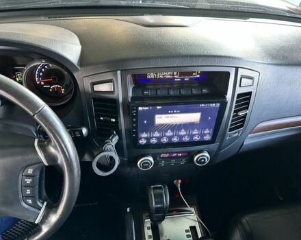 Чорний Міцубісі Паджеро, об'ємом двигуна 3 л та пробігом 294 тис. км за 11500 $, фото 5 на Automoto.ua