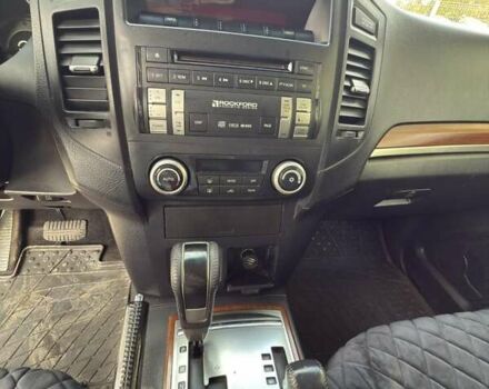 Черный Мицубиси Паджеро, объемом двигателя 0 л и пробегом 300 тыс. км за 12300 $, фото 6 на Automoto.ua