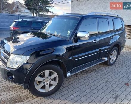 Черный Мицубиси Паджеро, объемом двигателя 3.2 л и пробегом 278 тыс. км за 12850 $, фото 1 на Automoto.ua