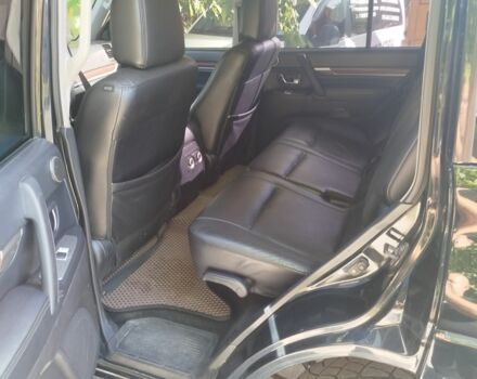 Черный Мицубиси Паджеро, объемом двигателя 3 л и пробегом 248 тыс. км за 10000 $, фото 4 на Automoto.ua