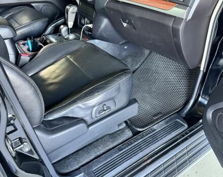 Чорний Міцубісі Паджеро, об'ємом двигуна 3 л та пробігом 294 тис. км за 11500 $, фото 6 на Automoto.ua