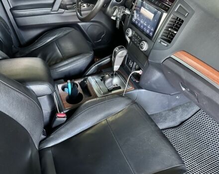 Чорний Міцубісі Паджеро, об'ємом двигуна 3 л та пробігом 294 тис. км за 11500 $, фото 3 на Automoto.ua