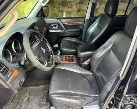 Черный Мицубиси Паджеро, объемом двигателя 3 л и пробегом 300 тыс. км за 11000 $, фото 12 на Automoto.ua