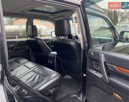 Черный Мицубиси Паджеро, объемом двигателя 3 л и пробегом 348 тыс. км за 8550 $, фото 30 на Automoto.ua