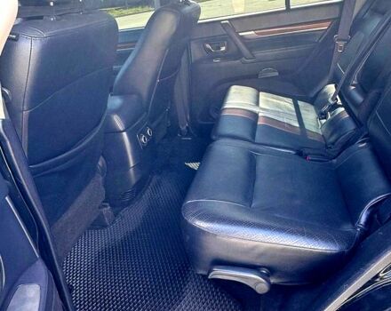 Черный Мицубиси Паджеро, объемом двигателя 3 л и пробегом 210 тыс. км за 12500 $, фото 5 на Automoto.ua