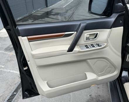 Черный Мицубиси Паджеро, объемом двигателя 3 л и пробегом 182 тыс. км за 11500 $, фото 17 на Automoto.ua