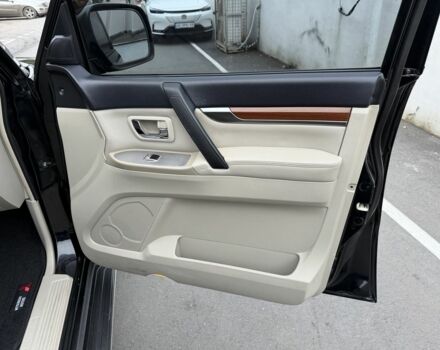 Черный Мицубиси Паджеро, объемом двигателя 3 л и пробегом 182 тыс. км за 11500 $, фото 12 на Automoto.ua