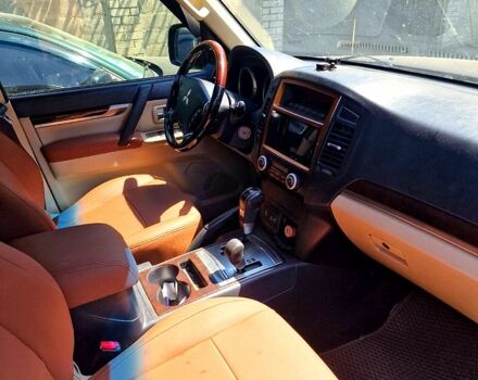 Черный Мицубиси Паджеро, объемом двигателя 3.8 л и пробегом 219 тыс. км за 12000 $, фото 5 на Automoto.ua