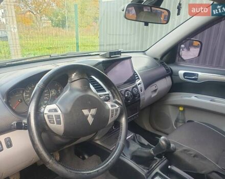 Черный Мицубиси Паджеро, объемом двигателя 2.5 л и пробегом 125 тыс. км за 15500 $, фото 4 на Automoto.ua