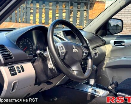 Мицубиси Паджеро 2012 в Ахтырке на Automoto.ua Черный Мицубиси Паджеро, объемом двигателя 2.5 л и пробегом 199 тыс. км за 14200 $, фото 9 на Automoto.ua