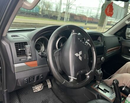 Черный Мицубиси Паджеро, объемом двигателя 3.2 л и пробегом 230 тыс. км за 17000 $, фото 6 на Automoto.ua