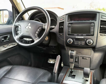 Чорний Міцубісі Паджеро, об'ємом двигуна 3.2 л та пробігом 211 тис. км за 19500 $, фото 2 на Automoto.ua