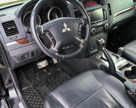 Чорний Міцубісі Паджеро, об'ємом двигуна 3.2 л та пробігом 211 тис. км за 19500 $, фото 24 на Automoto.ua