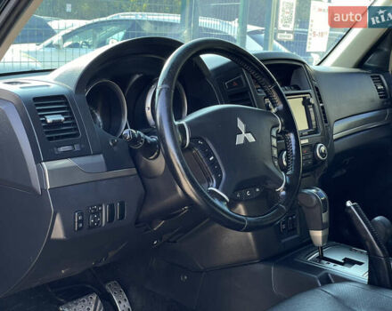 Чорний Міцубісі Паджеро, об'ємом двигуна 3.2 л та пробігом 175 тис. км за 23999 $, фото 23 на Automoto.ua