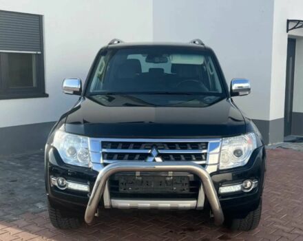 Черный Мицубиси Паджеро, объемом двигателя 3.2 л и пробегом 49 тыс. км за 26000 $, фото 1 на Automoto.ua