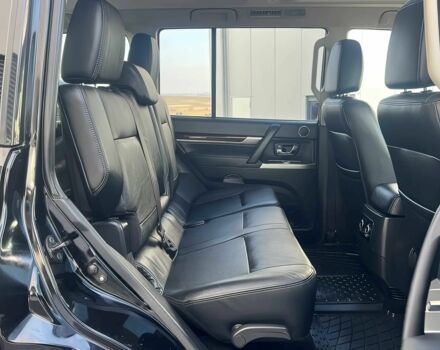 Чорний Міцубісі Паджеро, об'ємом двигуна 3.2 л та пробігом 47 тис. км за 10000 $, фото 12 на Automoto.ua