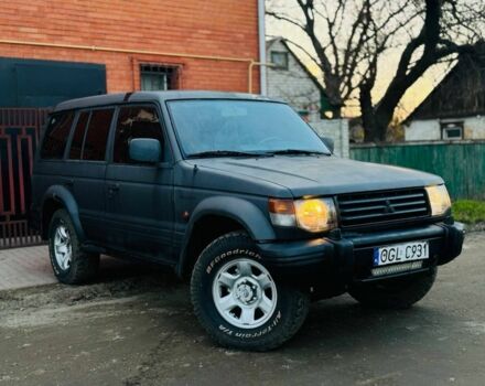 Черный Мицубиси Паджеро, объемом двигателя 2.5 л и пробегом 347 тыс. км за 2650 $, фото 1 на Automoto.ua