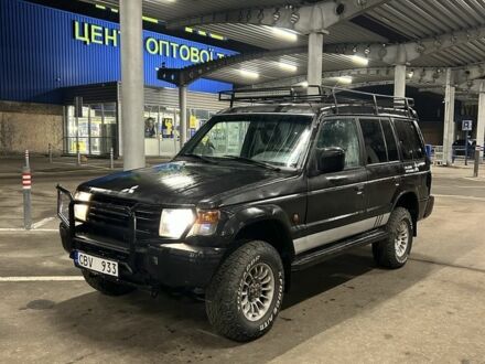 Черный Мицубиси Паджеро, объемом двигателя 2.5 л и пробегом 284 тыс. км за 2700 $, фото 1 на Automoto.ua