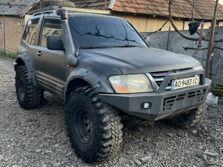 Черный Мицубиси Паджеро, объемом двигателя 3.2 л и пробегом 400 тыс. км за 11000 $, фото 1 на Automoto.ua