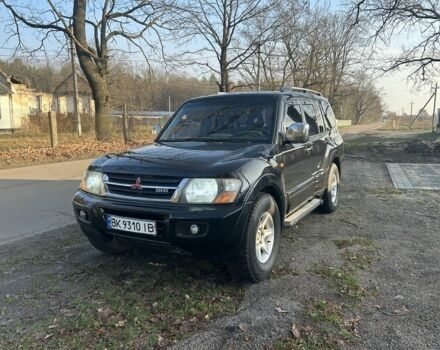 Черный Мицубиси Паджеро, объемом двигателя 3.2 л и пробегом 243 тыс. км за 6600 $, фото 1 на Automoto.ua