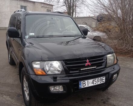 Черный Мицубиси Паджеро, объемом двигателя 3 л и пробегом 300 тыс. км за 4200 $, фото 1 на Automoto.ua