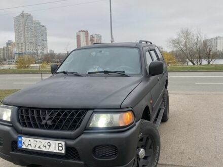 Чорний Міцубісі Паджеро, об'ємом двигуна 3 л та пробігом 300 тис. км за 5400 $, фото 1 на Automoto.ua