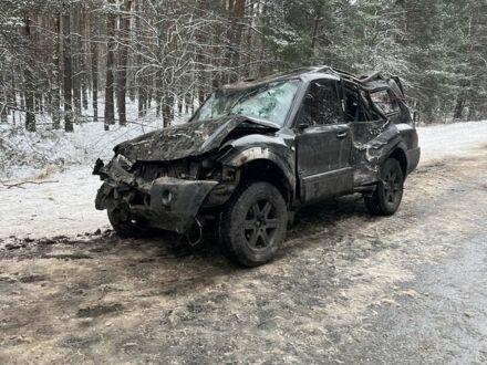 Черный Мицубиси Паджеро, объемом двигателя 3.2 л и пробегом 300 тыс. км за 2500 $, фото 1 на Automoto.ua