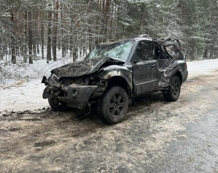 Чорний Міцубісі Паджеро, об'ємом двигуна 3.2 л та пробігом 300 тис. км за 2500 $, фото 1 на Automoto.ua