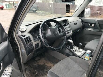 Черный Мицубиси Паджеро, объемом двигателя 3.2 л и пробегом 300 тыс. км за 4600 $, фото 1 на Automoto.ua