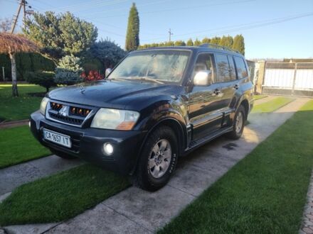 Черный Мицубиси Паджеро, объемом двигателя 3 л и пробегом 315 тыс. км за 7500 $, фото 1 на Automoto.ua