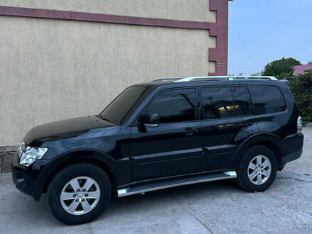 Черный Мицубиси Паджеро, объемом двигателя 3.8 л и пробегом 258 тыс. км за 10900 $, фото 1 на Automoto.ua