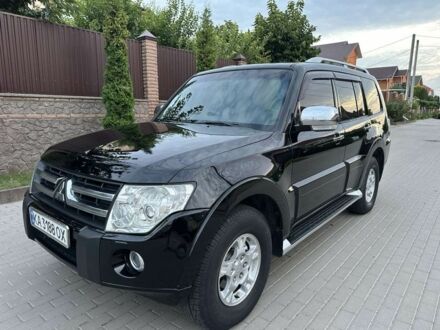 Черный Мицубиси Паджеро, объемом двигателя 3 л и пробегом 225 тыс. км за 10800 $, фото 1 на Automoto.ua