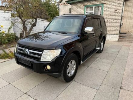 Черный Мицубиси Паджеро, объемом двигателя 3 л и пробегом 170 тыс. км за 10000 $, фото 1 на Automoto.ua