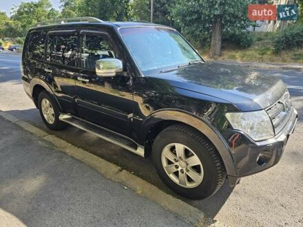Черный Мицубиси Паджеро, объемом двигателя 3 л и пробегом 210 тыс. км за 11000 $, фото 1 на Automoto.ua