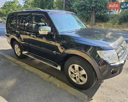 Чорний Міцубісі Паджеро, об'ємом двигуна 3 л та пробігом 210 тис. км за 11000 $, фото 1 на Automoto.ua