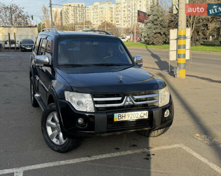 Черный Мицубиси Паджеро, объемом двигателя 3.2 л и пробегом 201 тыс. км за 8999 $, фото 1 на Automoto.ua