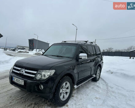 Черный Мицубиси Паджеро, объемом двигателя 3 л и пробегом 440 тыс. км за 7800 $, фото 1 на Automoto.ua