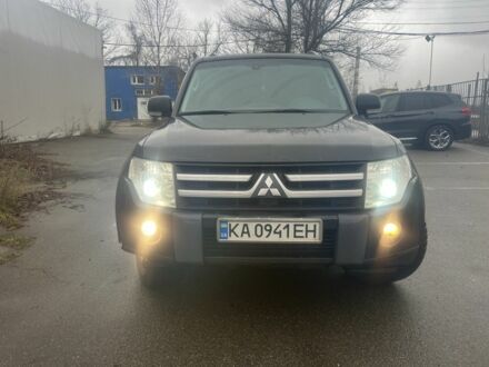 Черный Мицубиси Паджеро, объемом двигателя 3.8 л и пробегом 308 тыс. км за 12500 $, фото 1 на Automoto.ua