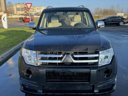 Чорний Міцубісі Паджеро, об'ємом двигуна 3.2 л та пробігом 240 тис. км за 8000 $, фото 1 на Automoto.ua