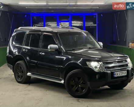 Черный Мицубиси Паджеро, объемом двигателя 3 л и пробегом 320 тыс. км за 9900 $, фото 1 на Automoto.ua