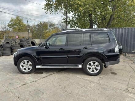 Черный Мицубиси Паджеро, объемом двигателя 0 л и пробегом 300 тыс. км за 12500 $, фото 1 на Automoto.ua