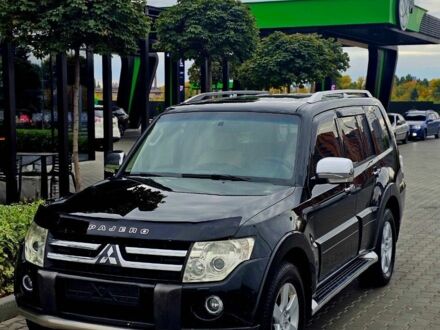 Черный Мицубиси Паджеро, объемом двигателя 3.8 л и пробегом 200 тыс. км за 270 $, фото 1 на Automoto.ua