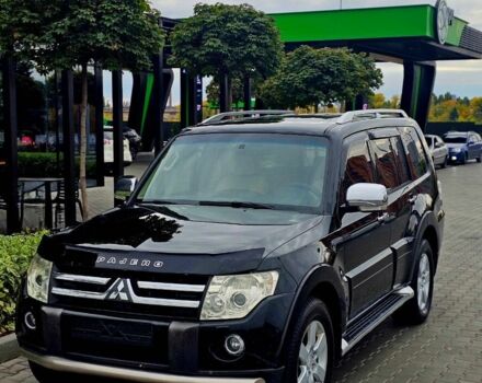 Черный Мицубиси Паджеро, объемом двигателя 3.8 л и пробегом 200 тыс. км за 270 $, фото 1 на Automoto.ua