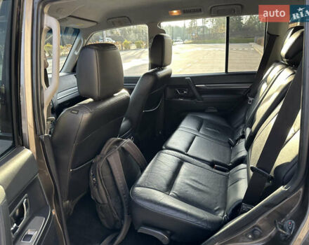 Коричневый Мицубиси Паджеро, объемом двигателя 3 л и пробегом 143 тыс. км за 13900 $, фото 2 на Automoto.ua