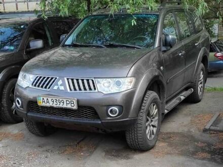 Мицубиси Паджеро 2013 в Киеве на Automoto.ua Коричневый Мицубиси Паджеро, объемом двигателя 2.48 л и пробегом 135 тыс. км за 11500 $, фото 1 на Automoto.ua
