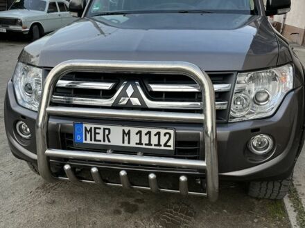 Коричневый Мицубиси Паджеро, объемом двигателя 3.2 л и пробегом 300 тыс. км за 10600 $, фото 1 на Automoto.ua