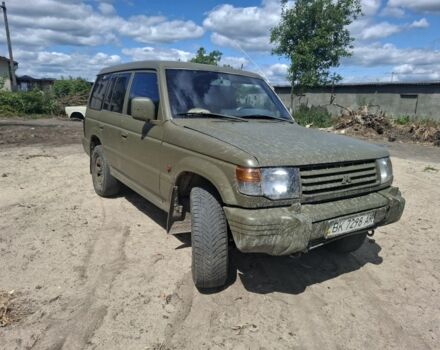 Красный Мицубиси Паджеро, объемом двигателя 2.5 л и пробегом 400 тыс. км за 3500 $, фото 1 на Automoto.ua