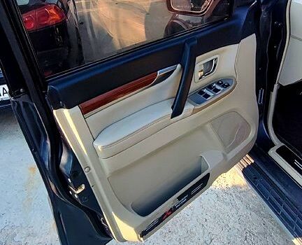 Міцубісі Паджеро, об'ємом двигуна 3 л та пробігом 282 тис. км за 13800 $, фото 1 на Automoto.ua