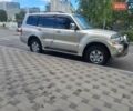 Желтый Мицубиси Паджеро, объемом двигателя 3 л и пробегом 315 тыс. км за 7900 $, фото 5 на Automoto.ua